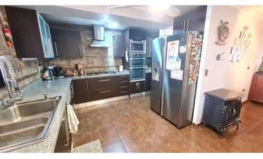 Hermosa y amplia casa en parque ingles