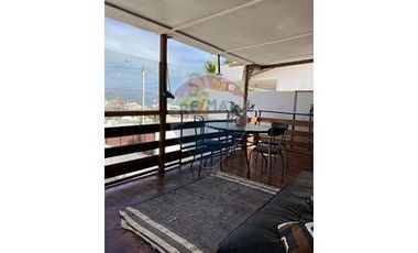 SE VENDE HOSTAL A  PASOS DE LA PLAYA BAHIA INGLESA