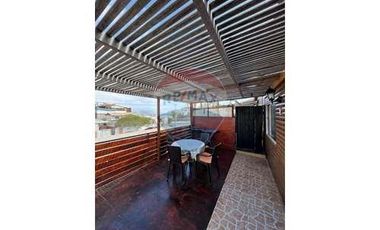 SE VENDE HOSTAL A  PASOS DE LA PLAYA BAHIA INGLESA