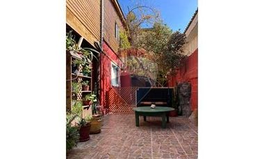 SE VENDE HOSTAL A  PASOS DE LA PLAYA BAHIA INGLESA