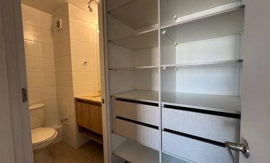 ¡Exclusivo depto. en San Miguel, 2D+2B y terraza!