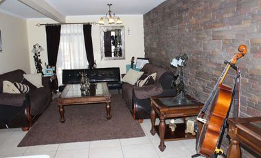 AMPLIA CASA EN JARDINES DEL SUR