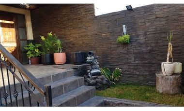 AMPLIA CASA EN JARDINES DEL SUR