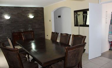 AMPLIA CASA EN JARDINES DEL SUR