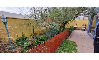 CASA JARDINES DEL SUR 3D 2B VISTA DESPEJADA