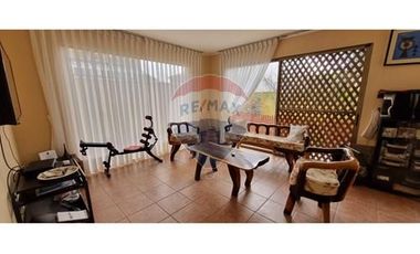 CASA JARDINES DEL SUR 3D 2B VISTA DESPEJADA