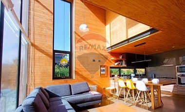 Casa moderna y amoblada en  Punta de Lobos