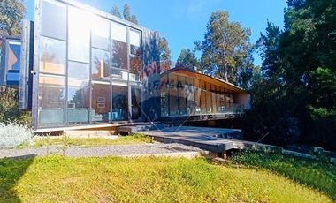 Casa moderna y amoblada en  Punta de Lobos