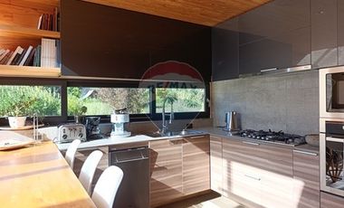 Casa moderna y amoblada en  Punta de Lobos