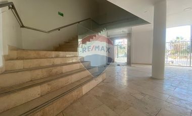 LOCAL COMERCIAL CON ESTACIONAMIENTOS EN AV. BRASIL