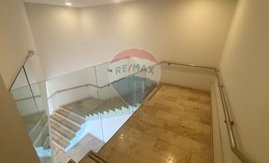 LOCAL COMERCIAL CON ESTACIONAMIENTOS EN AV. BRASIL