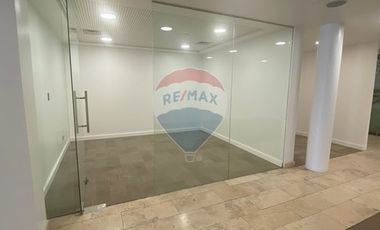 LOCAL COMERCIAL CON ESTACIONAMIENTOS EN AV. BRASIL