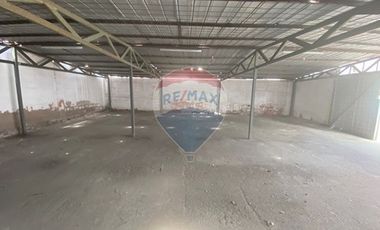 LOCAL COMERCIAL CON ESTACIONAMIENTOS EN AV. BRASIL