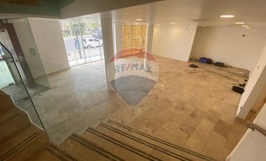 LOCAL COMERCIAL CON ESTACIONAMIENTOS EN AV. BRASIL