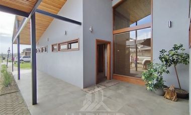 Casa en Venta en COD39314 En exclusivo condominio en Portal de La Frontera