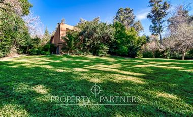 Casa remodelada y maravilloso jardín formado