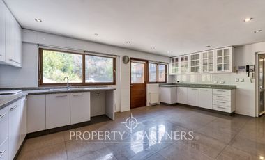 Casa remodelada y maravilloso jardín formado