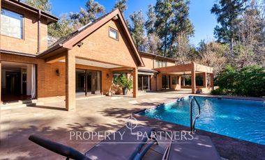 Casa remodelada y maravilloso jardín formado