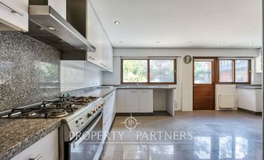 Casa remodelada y maravilloso jardín formado