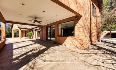 Casa remodelada y maravilloso jardín formado