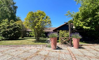 Espectacular casa patronal en terreno soñado