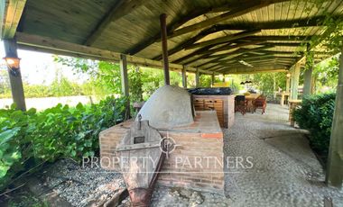 Espectacular casa patronal en terreno soñado