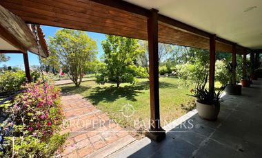 Espectacular casa patronal en terreno soñado