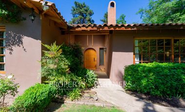 Hermosa propiedad en condominio con seguridad 24/7. Excelente estado