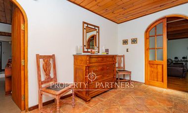 Hermosa propiedad en condominio con seguridad 24/7. Excelente estado