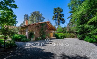 Hermosa propiedad en condominio con seguridad 24/7. Excelente estado