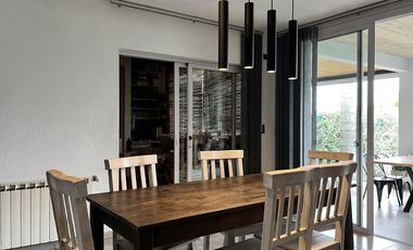 Casa en venta de 4 dormitorios en Los Aromas, Valle Escondido