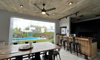 Casa en venta de 4 dormitorios en Los Aromas, Valle Escondido