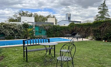 Casa en venta de 4 dormitorios en Los Aromas, Valle Escondido