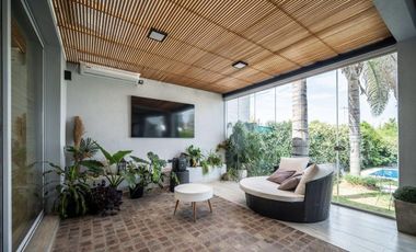 Casa en venta de 4 dormitorios en Los Aromas, Valle Escondido