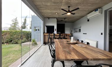 Casa en venta de 4 dormitorios en Los Aromas, Valle Escondido