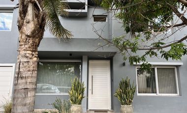 Casa en venta de 4 dormitorios en Los Aromas, Valle Escondido
