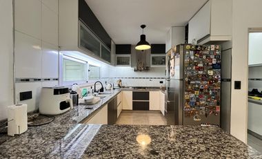 Casa en venta de 4 dormitorios en Los Aromas, Valle Escondido