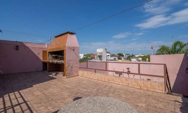 Casa en venta - 4 Dormitorios 4 Baños - Córdoba