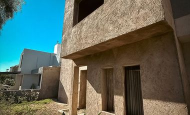 Casa en Venta de 3 Dormitorios - Campo de Vuelo II