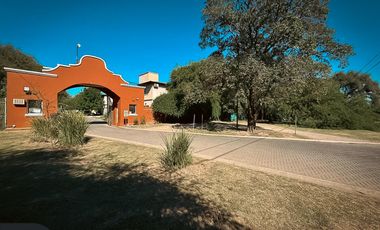 Casa en Venta de 3 Dormitorios - Campo de Vuelo II