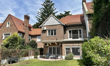 CASA VENTA VICENTE LOPEZ 6 AMBIENTES PISCINA JARDIN COCHERA