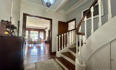 CASA VENTA VICENTE LOPEZ 6 AMBIENTES PISCINA JARDIN COCHERA