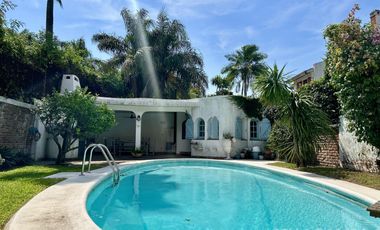 CASA VENTA VICENTE LOPEZ 6 AMBIENTES PISCINA JARDIN COCHERA