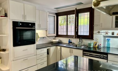 CASA VENTA VICENTE LOPEZ 6 AMBIENTES PISCINA JARDIN COCHERA