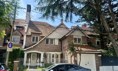 CASA VENTA VICENTE LOPEZ 6 AMBIENTES PISCINA JARDIN COCHERA