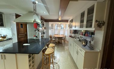 CASA VENTA VICENTE LOPEZ 6 AMBIENTES PISCINA JARDIN COCHERA