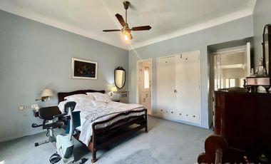 CASA VENTA VICENTE LOPEZ 6 AMBIENTES PISCINA JARDIN COCHERA