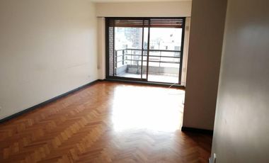 SEMIPISO AL FRENTE CON COCHERA