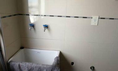 SEMIPISO AL FRENTE CON COCHERA