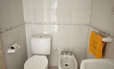 Monoambiente en planta baja con patio   cochera en Córdoba al 1100, Zona Centro